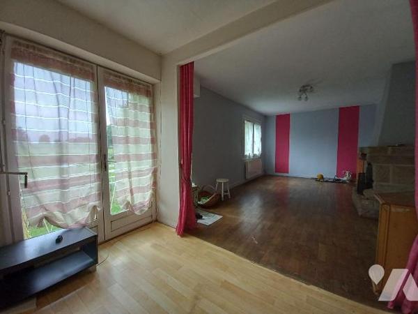 Exclusivement à l'Etude, LARCHAMP, Lot de 2 maisons de 74m² chacune :
- Une maison en pierres ...