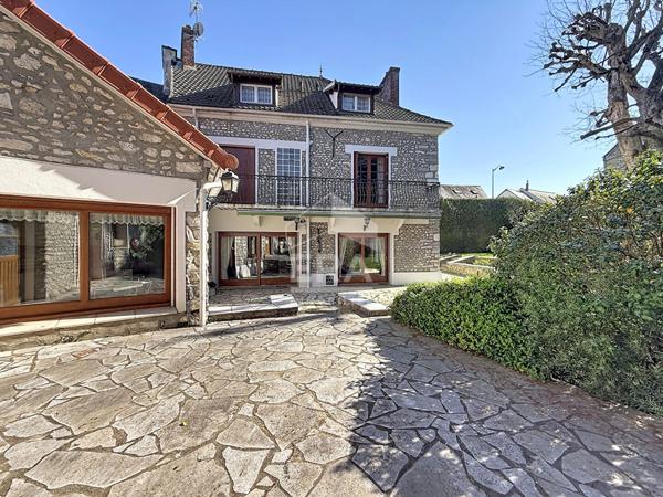 Maison à vendre à  Etampes 9 pièce(s) 280m²