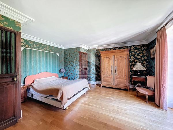 Maison à vendre à  Etampes 9 pièce(s) 280m²