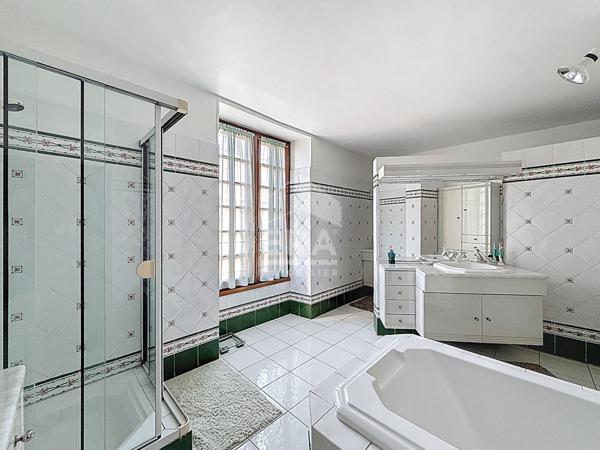 Maison à vendre à  Etampes 9 pièce(s) 280m²