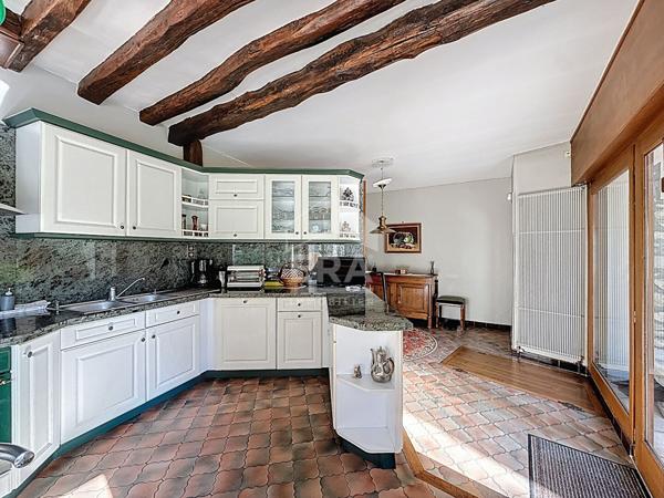 Maison à vendre à  Etampes 9 pièce(s) 280m²