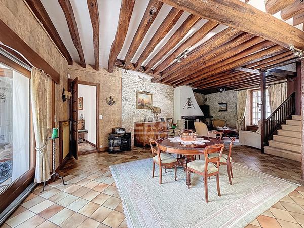 Maison à vendre à  Etampes 9 pièce(s) 280m²