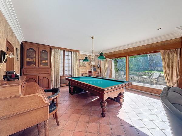 Maison à vendre à  Etampes 9 pièce(s) 280m²