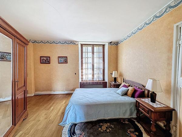 Maison à vendre à  Etampes 9 pièce(s) 280m²