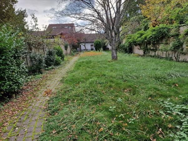 Immeuble à vendre proche EPINAL (88) Ensemble immobilier T10 à rénover avec dépendances / 1172 m2 de terrain