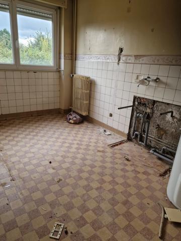 Immeuble à vendre proche EPINAL (88) Ensemble immobilier T10 à rénover avec dépendances / 1172 m2 de terrain