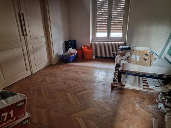 Immeuble à vendre proche EPINAL (88) Ensemble immobilier T10 à rénover avec dépendances / 1172 m2 de terrain