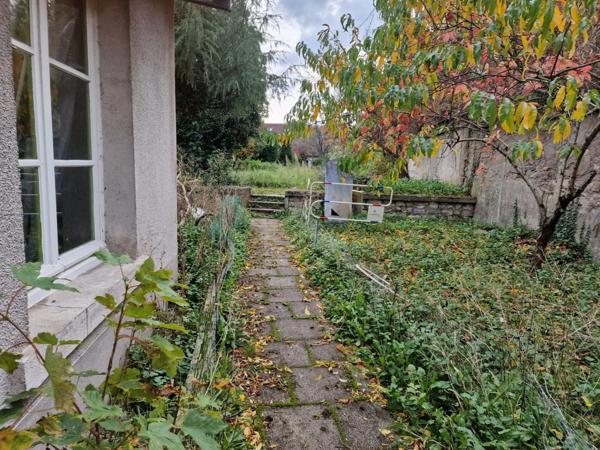 Immeuble à vendre proche EPINAL (88) Ensemble immobilier T10 à rénover avec dépendances / 1172 m2 de terrain