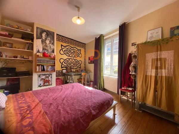 Maison de bourg - T5 - Cour- Proche Commodités -