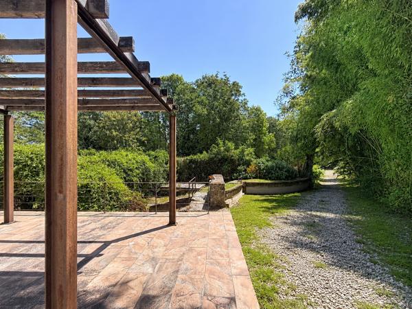 SECTEUR BARBEZIEUX Ancien moulin restauré sur plus de 7 hectares
