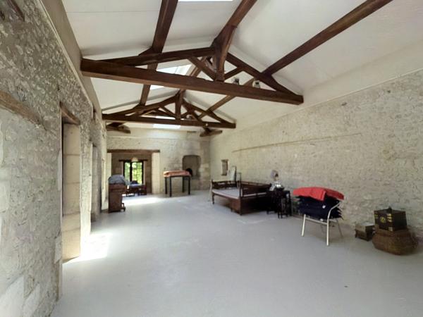 SECTEUR BARBEZIEUX Ancien moulin restauré sur plus de 7 hectares