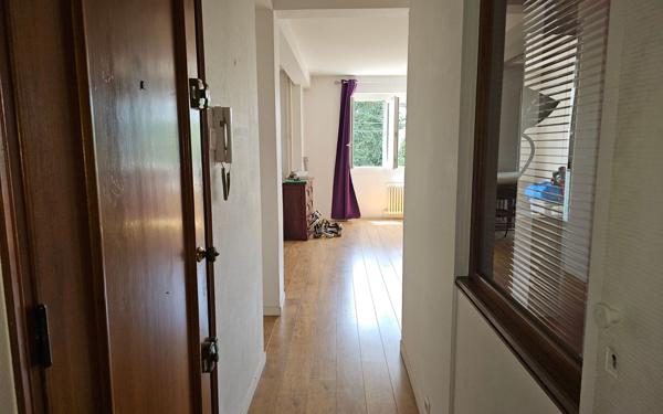 Appartement à vendre    3 pièces • 74,84 m2 Saint-Étienne