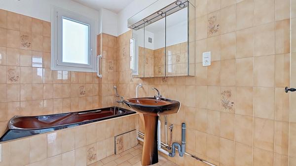 APPT 85M2 AVEC TERRASSE EN PLEIN CENTRE DES LILAS