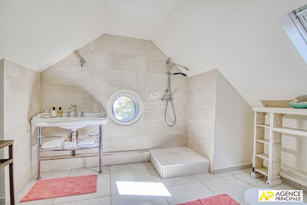Le Chesnay Rocquencourt - Maison 8 pièces 327 m² au sol sur parcelle de 718 m² avec piscine et double garage automatisé €1 890 000 ** - Référence 27468