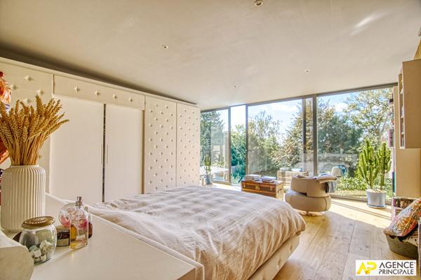 Le Chesnay Rocquencourt - Maison 8 pièces 327 m² au sol sur parcelle de 718 m² avec piscine et double garage automatisé €1 890 000 ** - Référence 27468