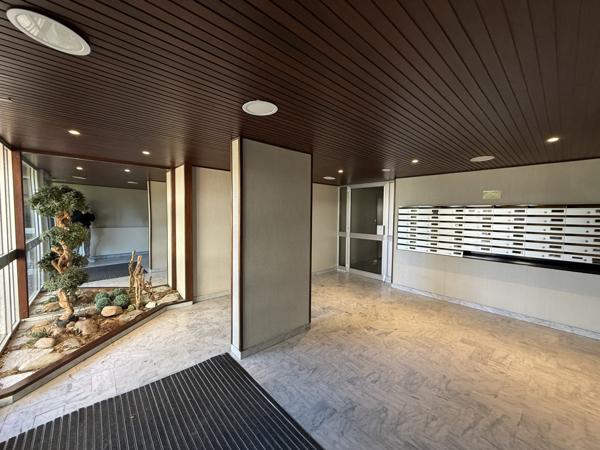 Saint-Étienne (42000) STUDIO AVEC BALCAN ET PLACE DE PARKING