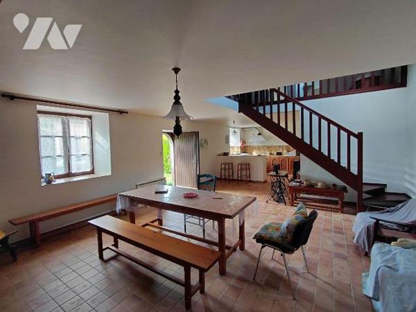 EN EXCLUSIVITÉ CHEZ VOTRE NOTAIRE
Maison en pierre à vendre à Langoëlan (56160) - Morbihan

...