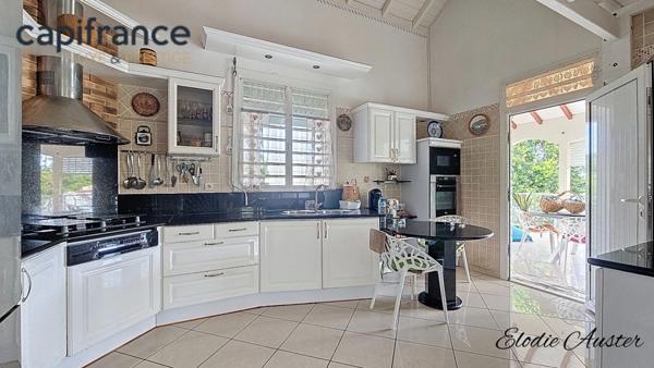 Villa spacieuse T6 avec piscine et son appartement T3 secteur calme