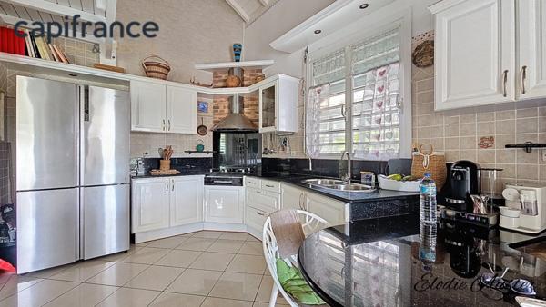 Villa spacieuse T6 avec piscine et son appartement T3 secteur calme