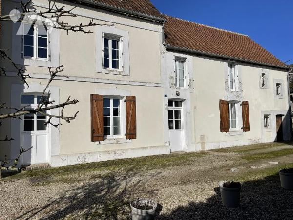 MAISON AVEC JARDIN ET GARAGE EN CENTRE-VILLE