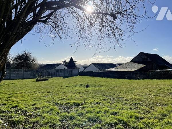 MAISON AVEC JARDIN ET GARAGE EN CENTRE-VILLE