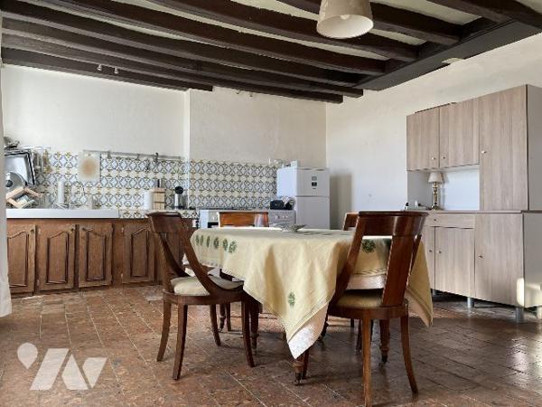 MAISON AVEC JARDIN ET GARAGE EN CENTRE-VILLE