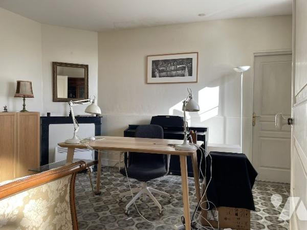 MAISON AVEC JARDIN ET GARAGE EN CENTRE-VILLE