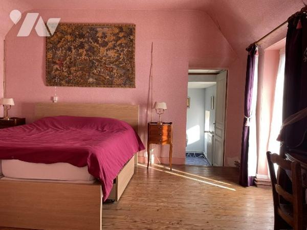 MAISON AVEC JARDIN ET GARAGE EN CENTRE-VILLE