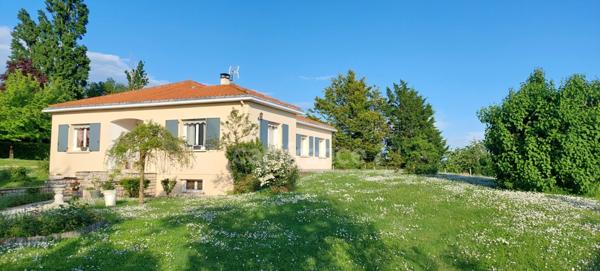Maison à vendre 6 pièces à Fontenay le Comte (85) avec terrain à bâtir