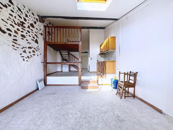 Dernier étage à Voiron centre, T2 de 52 m² exposé Sud, à rénover