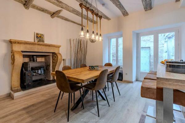 Maison ancienne - Le bugue Maison en pierres rénovée 123 m2 avec jardinet, proche des commerces et du Marché du Bugue