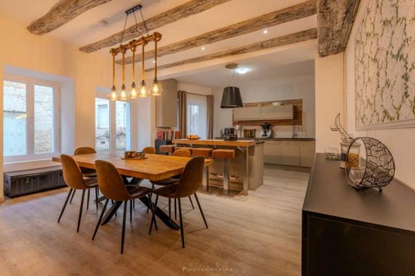 Maison ancienne - Le bugue Maison en pierres rénovée 123 m2 avec jardinet, proche des commerces et du Marché du Bugue