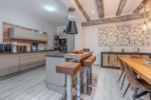 Maison ancienne - Le bugue Maison en pierres rénovée 123 m2 avec jardinet, proche des commerces et du Marché du Bugue