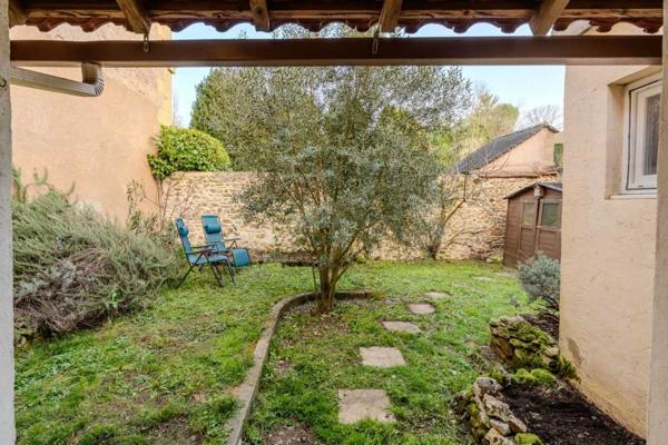 Maison ancienne - Le bugue Maison en pierres rénovée 123 m2 avec jardinet, proche des commerces et du Marché du Bugue
