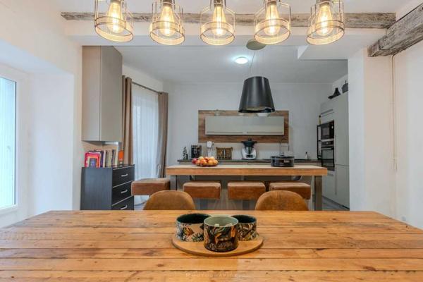 Maison ancienne - Le bugue Maison en pierres rénovée 123 m2 avec jardinet, proche des commerces et du Marché du Bugue