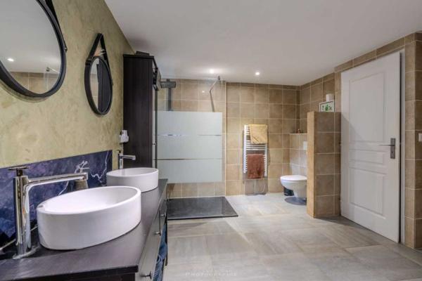 Maison ancienne - Le bugue Maison en pierres rénovée 123 m2 avec jardinet, proche des commerces et du Marché du Bugue