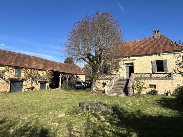 Maison ancienne - Sarlat-la-caneda Proche de la rivière Dordogne, entre Sarlat et Souillac, bel ensemble sur deux hectares avec maison principale et grande grange.