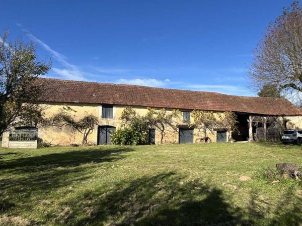 Maison ancienne - Sarlat-la-caneda Proche de la rivière Dordogne, entre Sarlat et Souillac, bel ensemble sur deux hectares avec maison principale et grande grange.