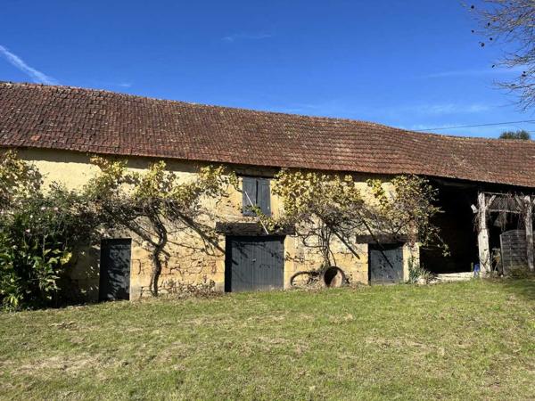 Maison ancienne - Sarlat-la-caneda Proche de la rivière Dordogne, entre Sarlat et Souillac, bel ensemble sur deux hectares avec maison principale et grande grange.