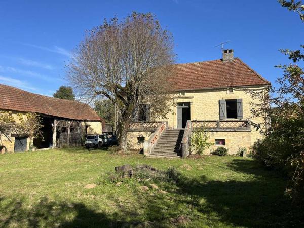Maison ancienne - Sarlat-la-caneda Proche de la rivière Dordogne, entre Sarlat et Souillac, bel ensemble sur deux hectares avec maison principale et grande grange.