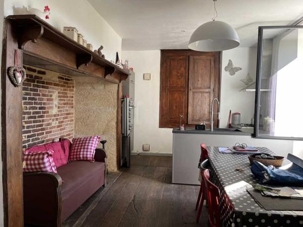 Maison ancienne - Sarlat-la-caneda Proche de la rivière Dordogne, entre Sarlat et Souillac, bel ensemble sur deux hectares avec maison principale et grande grange.