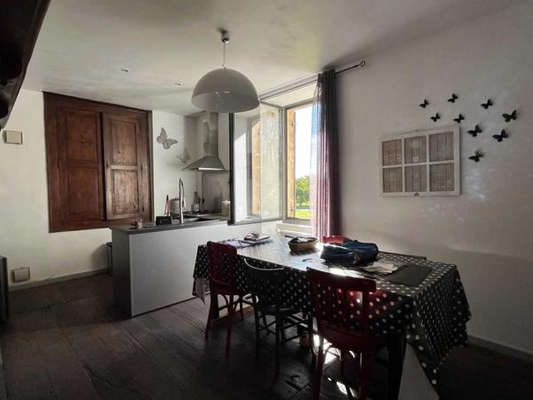 Maison ancienne - Sarlat-la-caneda Proche de la rivière Dordogne, entre Sarlat et Souillac, bel ensemble sur deux hectares avec maison principale et grande grange.