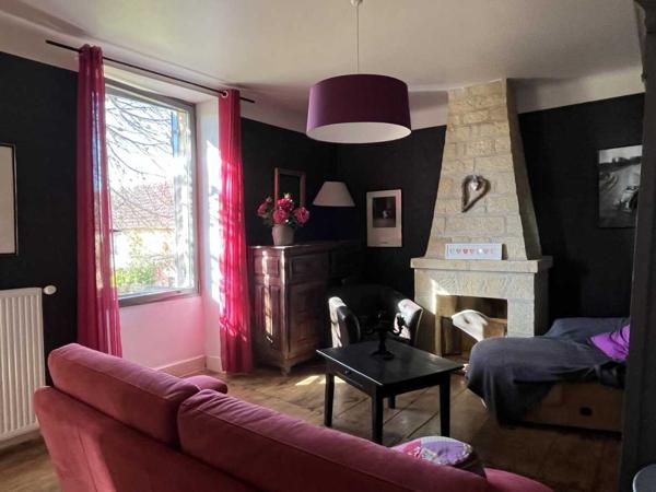 Maison ancienne - Sarlat-la-caneda Proche de la rivière Dordogne, entre Sarlat et Souillac, bel ensemble sur deux hectares avec maison principale et grande grange.