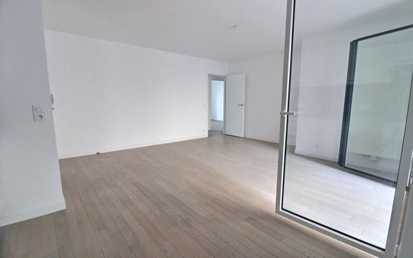 Appartement à vendre    3 pièces • 61,04 m2 Paris 20