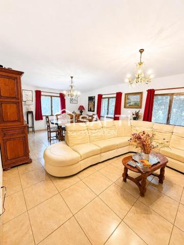 villa de plain pied avec joli jardin
