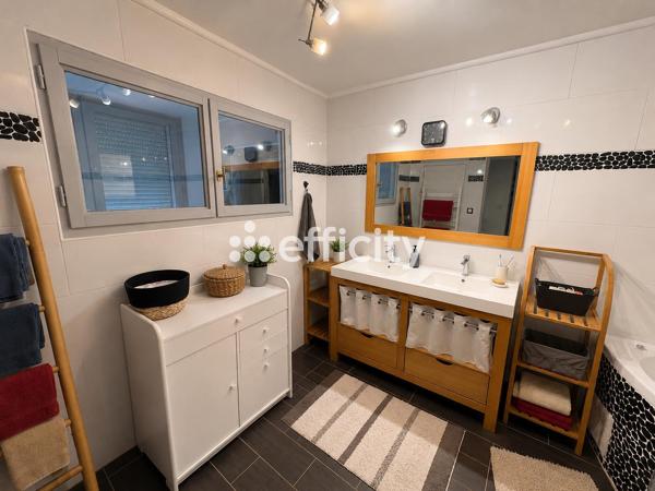 Maison
         6 pièces
        - 165 m² Exclusivité 190 000 € *