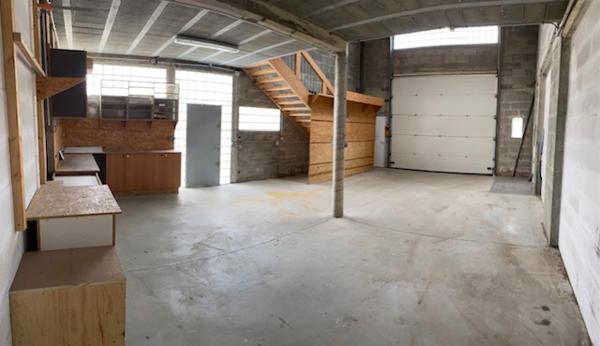 A LOUER Local d'activité 100 m2 - ZI Ouest de NANTES