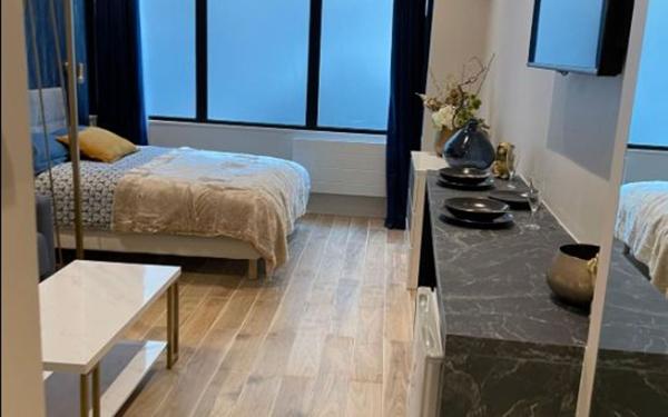 Appartement à vendre    2 pièces • 24 m2 Paris 10