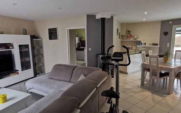 Maison à vendre    4 pièces •  Saint-Yzan-de-Soudiac