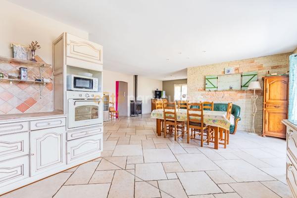 Vente
                Maison153 m² - 8 Pièces -
                    RIVES DE L YON (85310)